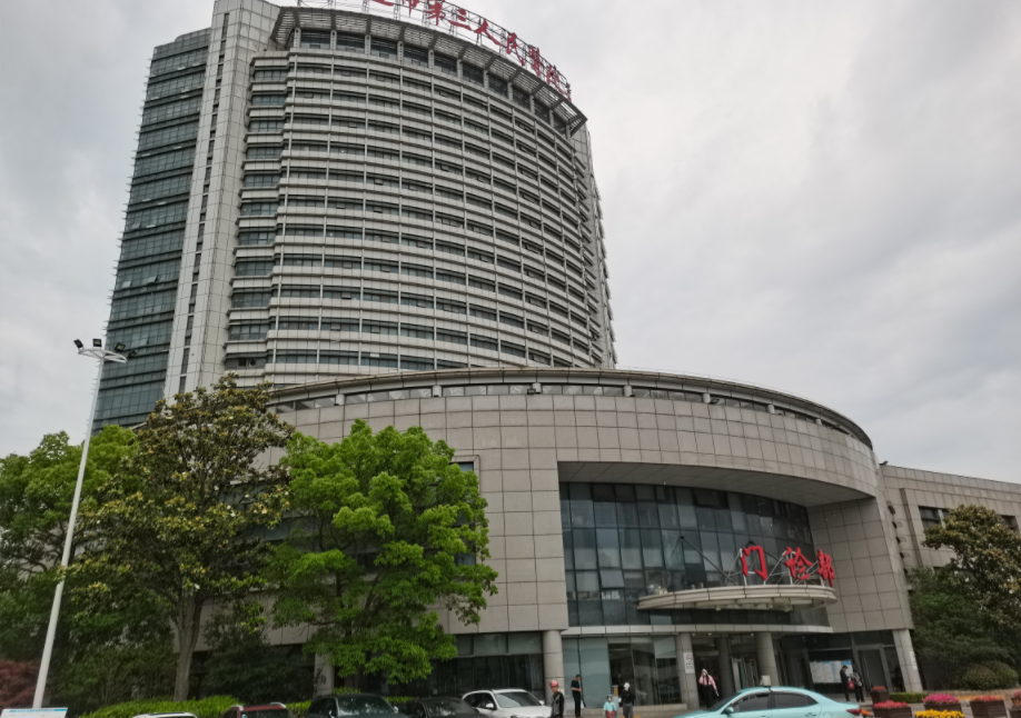 南通市第三人民医院医疗综合楼超市三年租赁使用权拍卖公告
